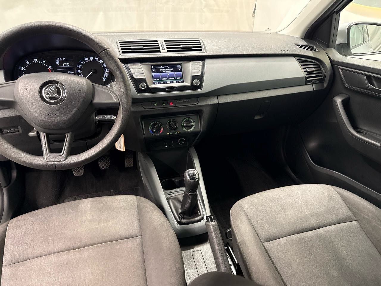 SKODA Fabia 1.0 Active-image-4