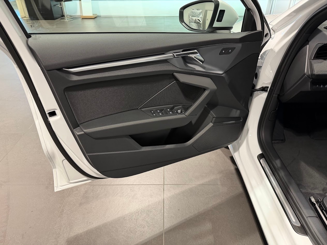 AUDI A3 Sportback TFSI 85 kW Ambition S-tronic-image-2