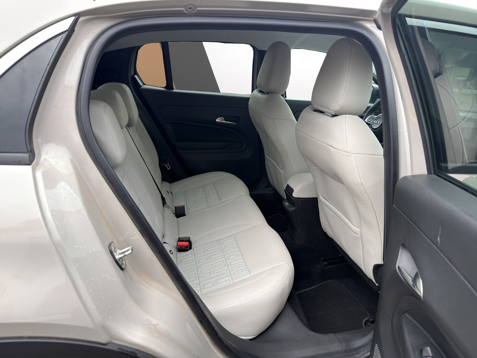 FIAT 600 1.2 Hybrid La Prima-image-11