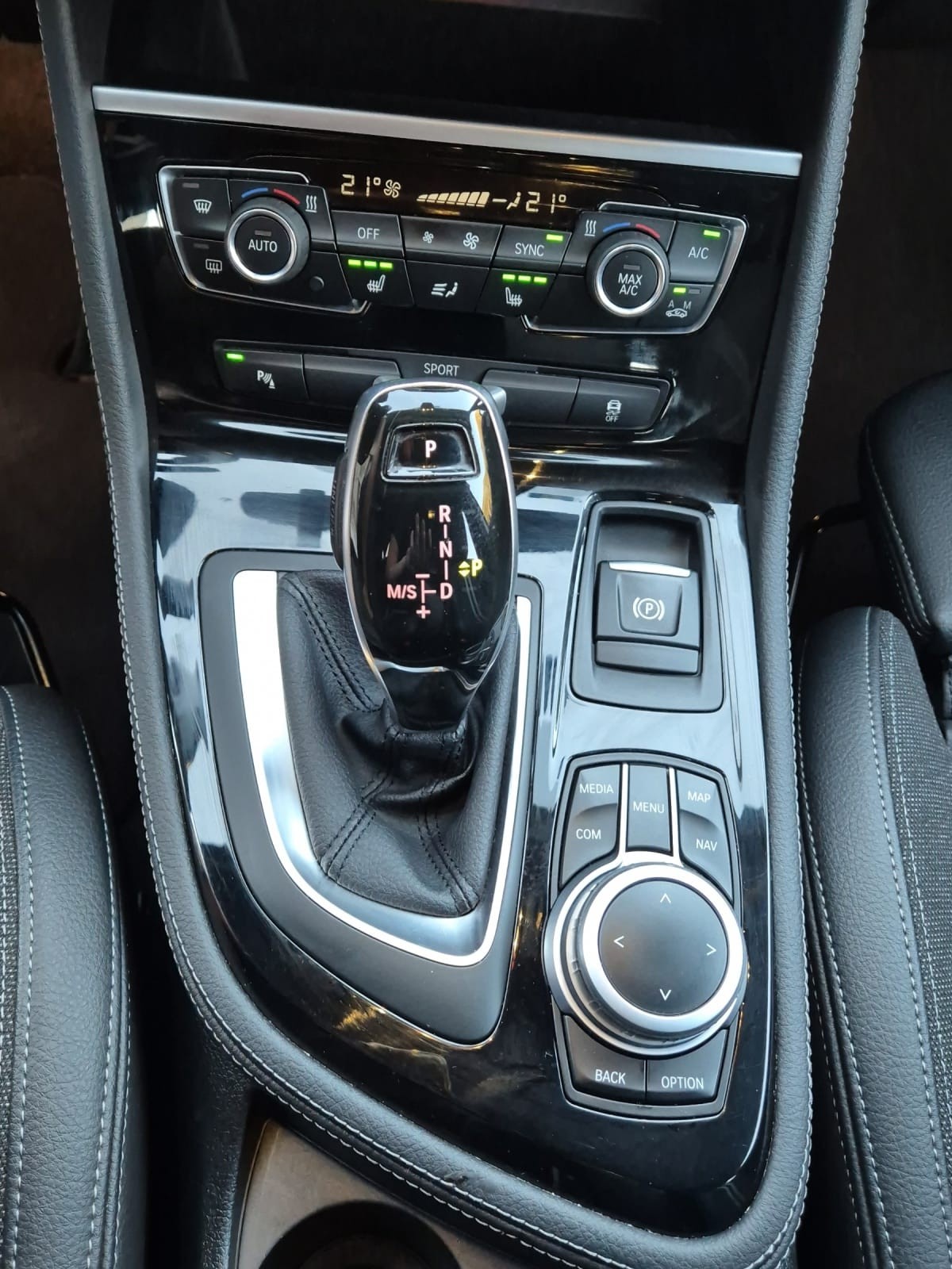 BMW 218i Gran Tourer DKG M Sport-image-11