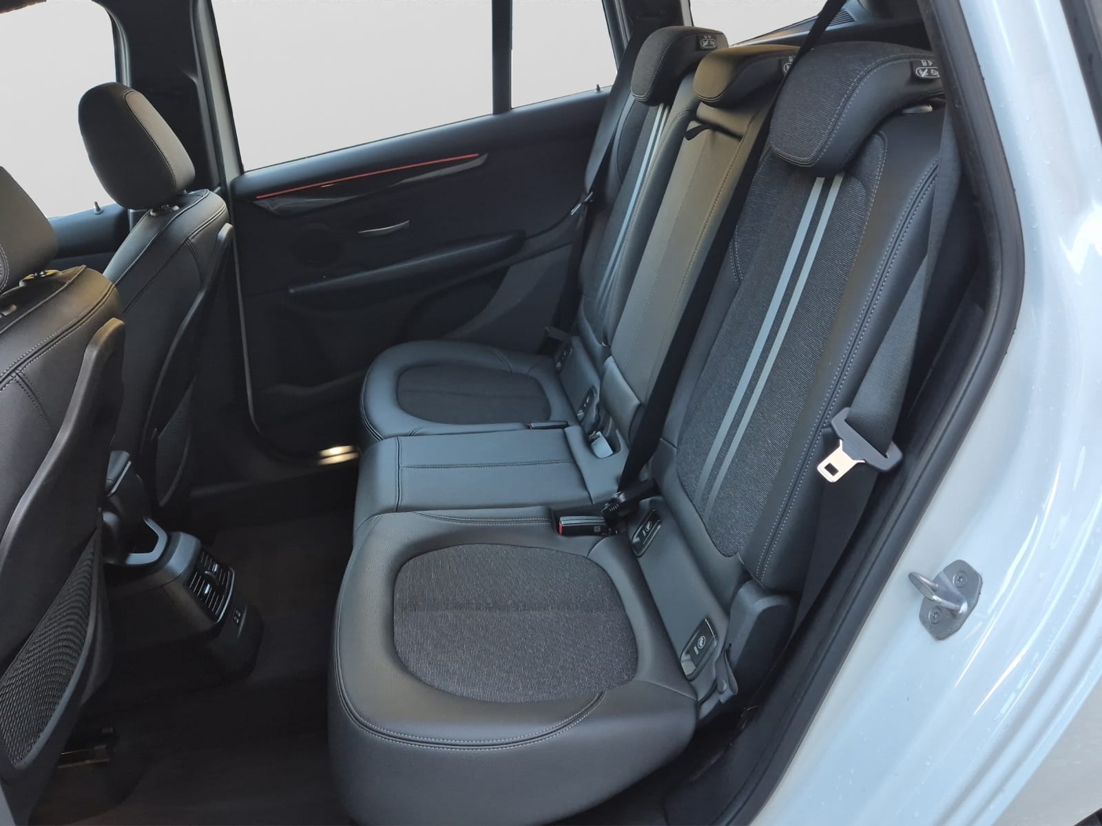 BMW 218i Gran Tourer DKG M Sport-image-14