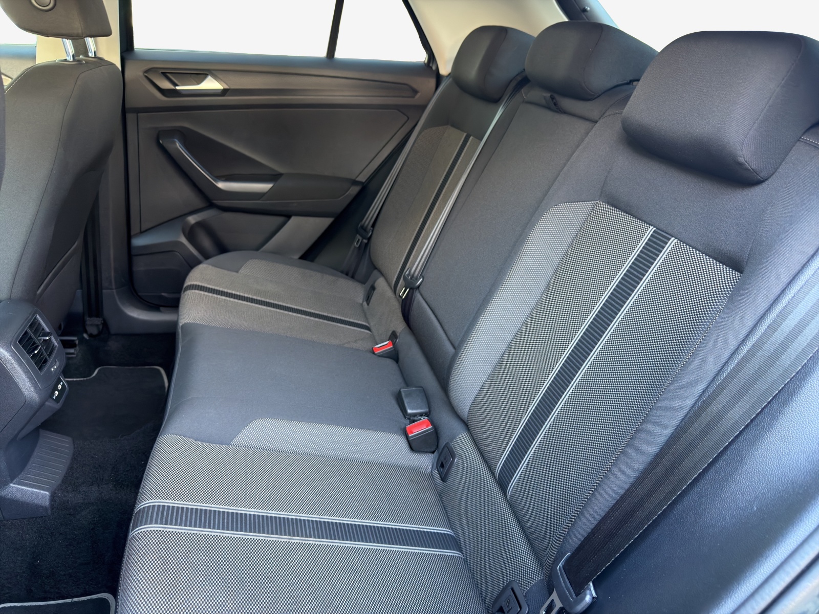 VW T-Roc 1.0 TSI Advance-image-11
