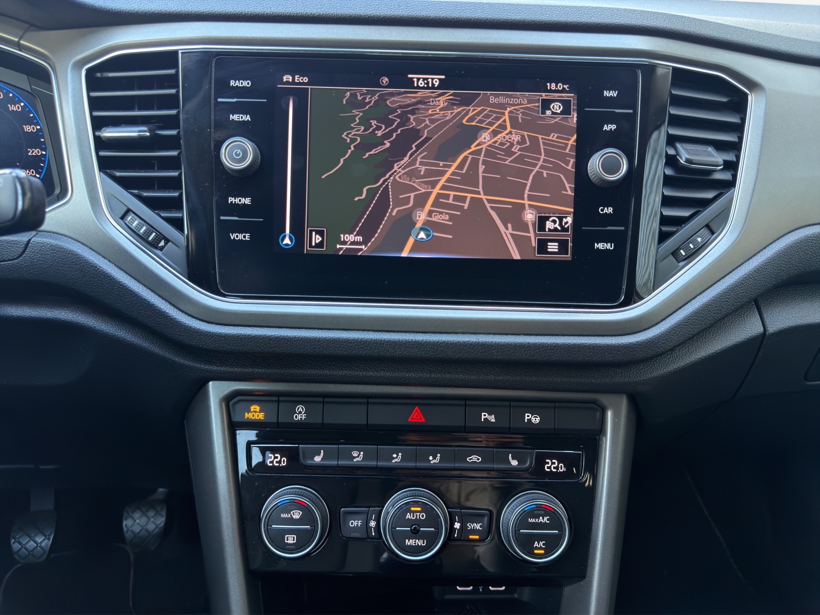VW T-Roc 1.0 TSI Advance-image-10
