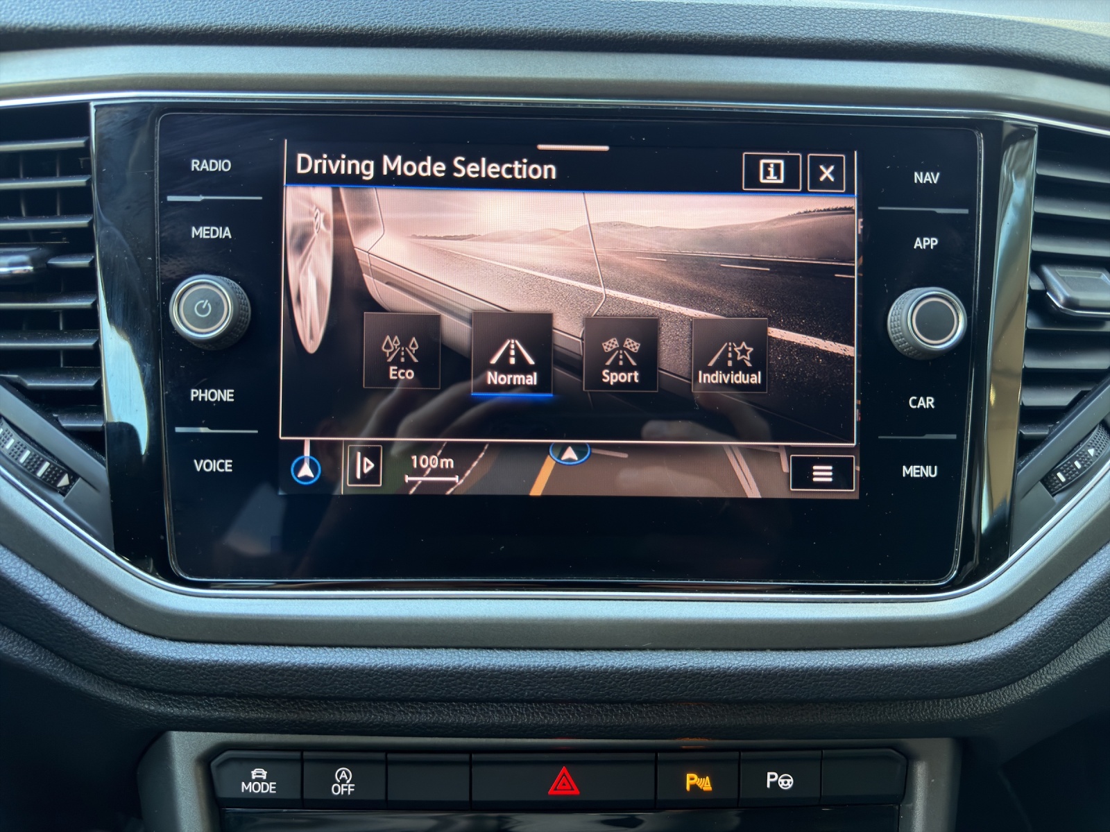 VW T-Roc 1.0 TSI Advance-image-14