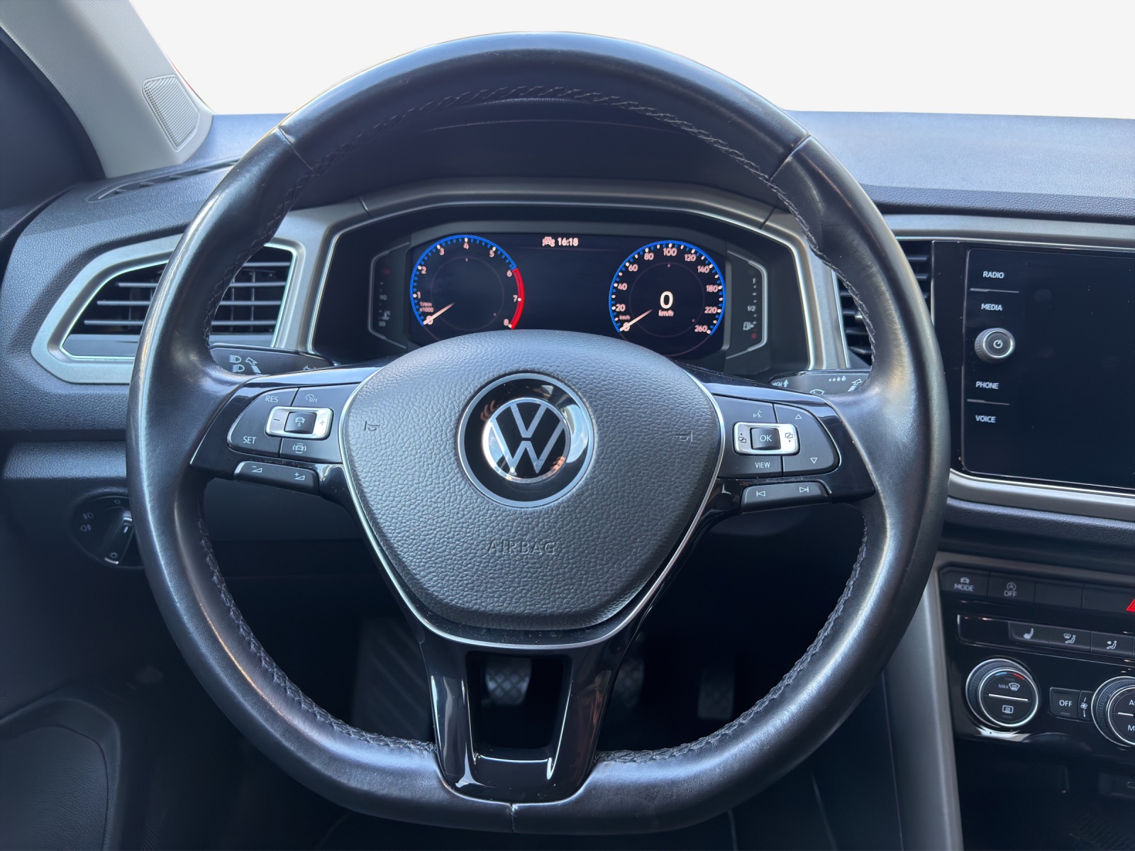 VW T-Roc 1.0 TSI Advance-image-9