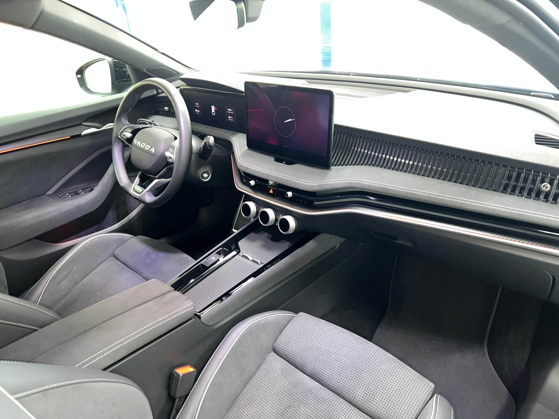 SKODA Superb Combi 2.0 TDi Sportline 4x4 DSG / 5 Jahre Garantie-image-10