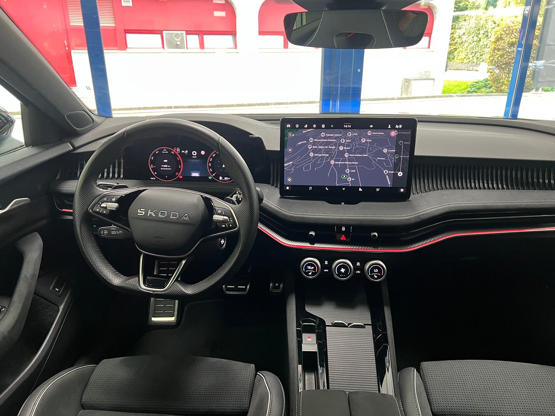 SKODA Superb Combi 2.0 TDi Sportline 4x4 DSG / 5 Jahre Garantie-image-15