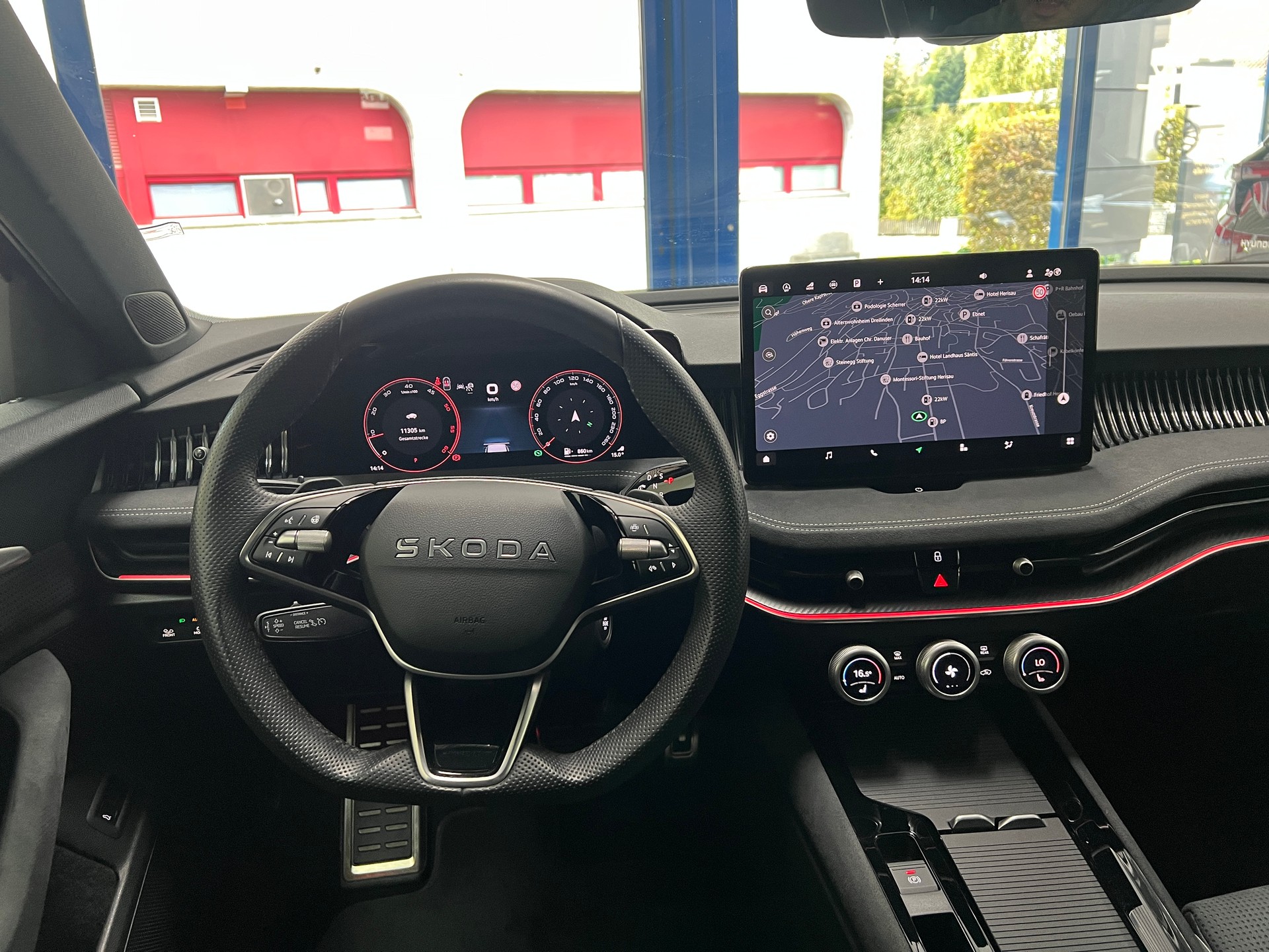 SKODA Superb Combi 2.0 TDi Sportline 4x4 DSG / 5 Jahre Garantie-image-16