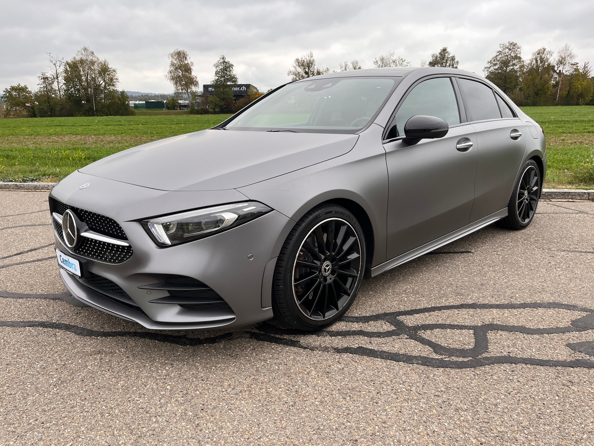 MERCEDES-BENZ A 250 4Matic AMG Line 4Matic 7G-DCT * 1.HAND FAHRZEUG - AMG LINE - PANORAMADACH - GRAU MATT *-showroom-element-1