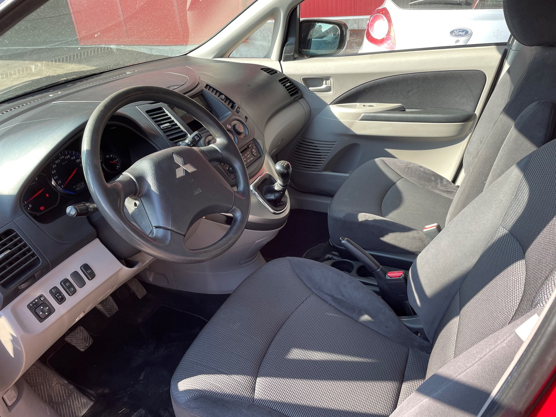 MITSUBISHI Grandis 2.4 16V Celebration 30-image-3