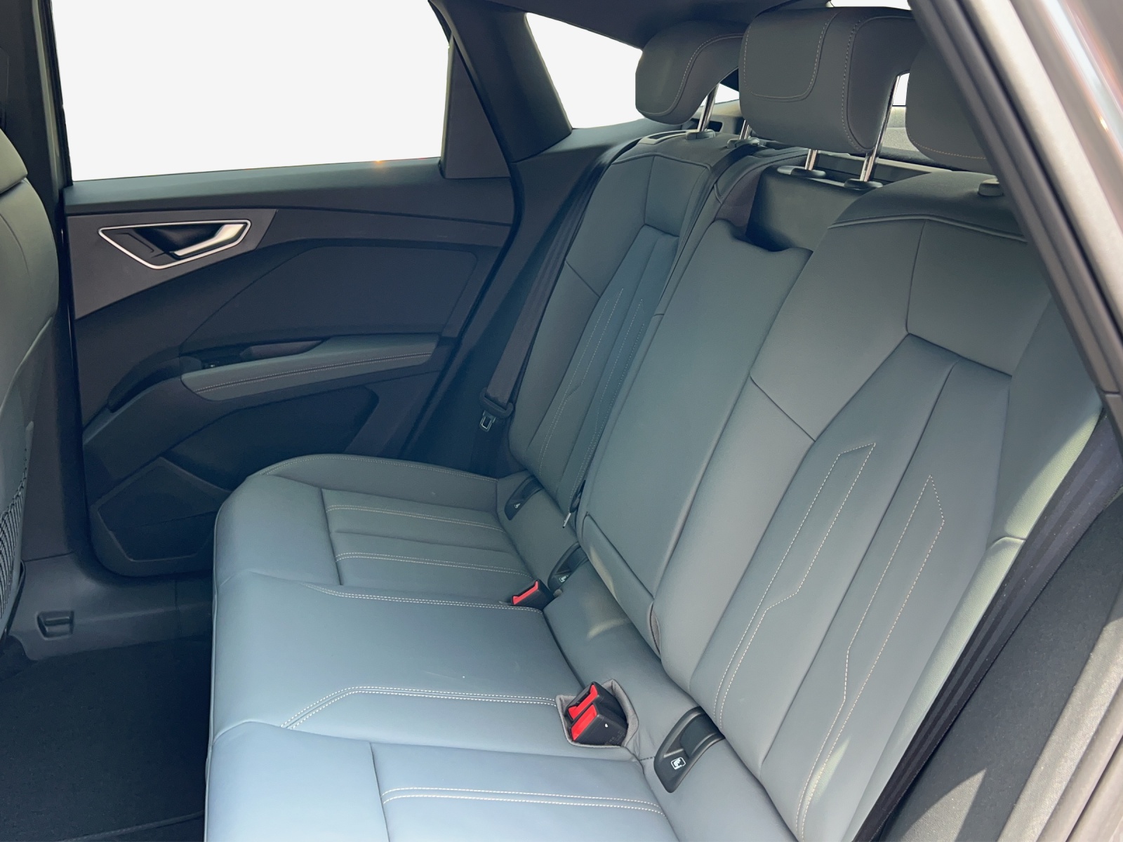 AUDI Q4 Sportback e-tron 50 quattro-image-8