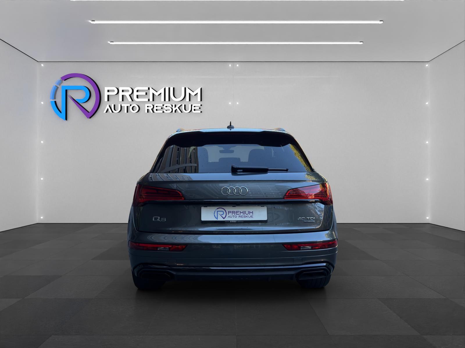 AUDI Q5 40 TDI Black Edition quattro S-tronic-image-4