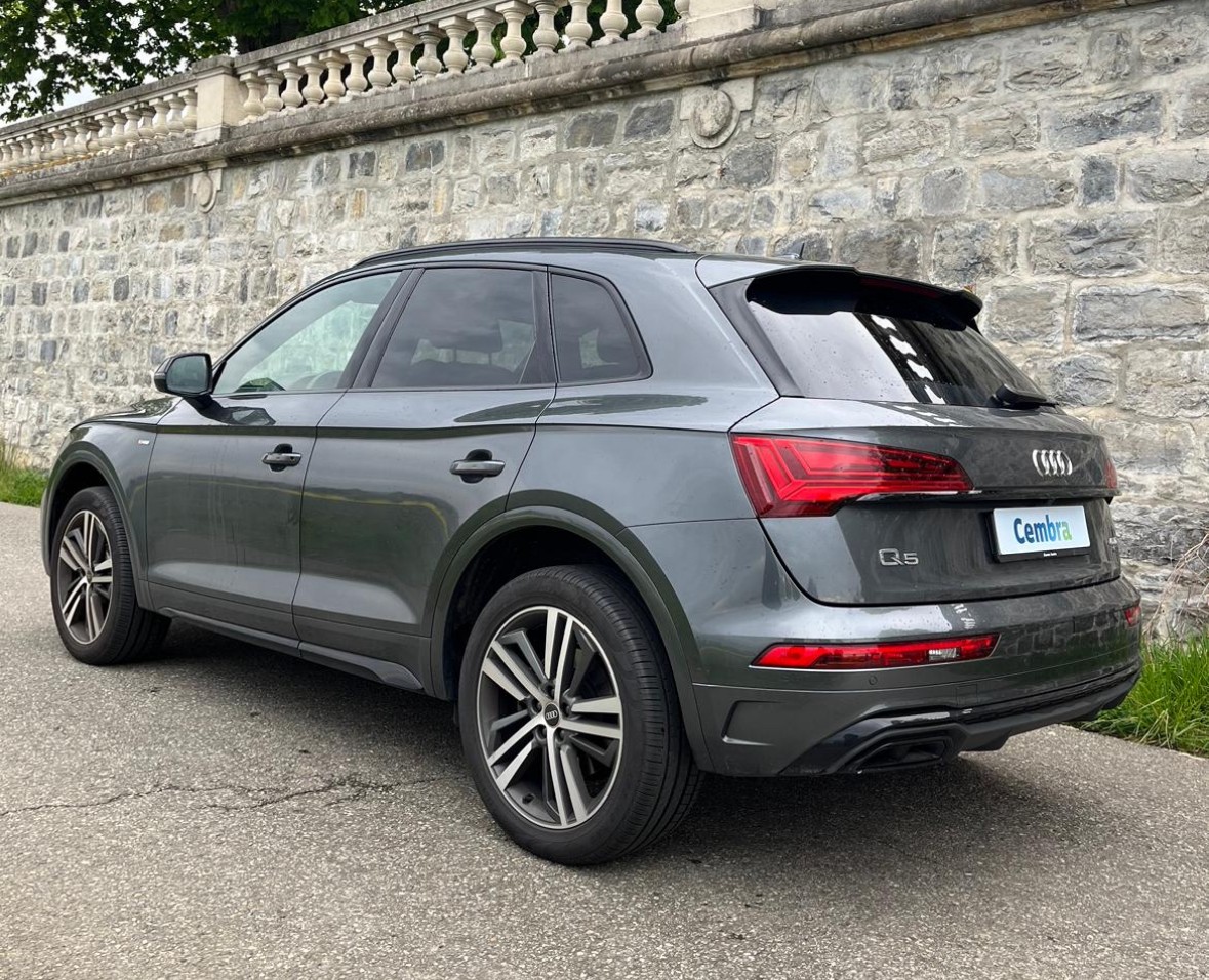 AUDI Q5 40 TDI Black Edition quattro S-tronic-image-3