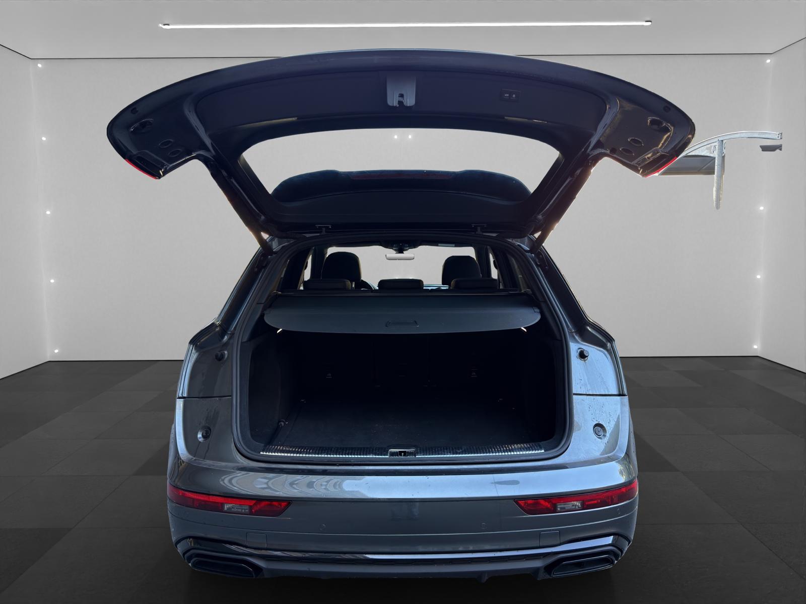 AUDI Q5 40 TDI Black Edition quattro S-tronic-image-9