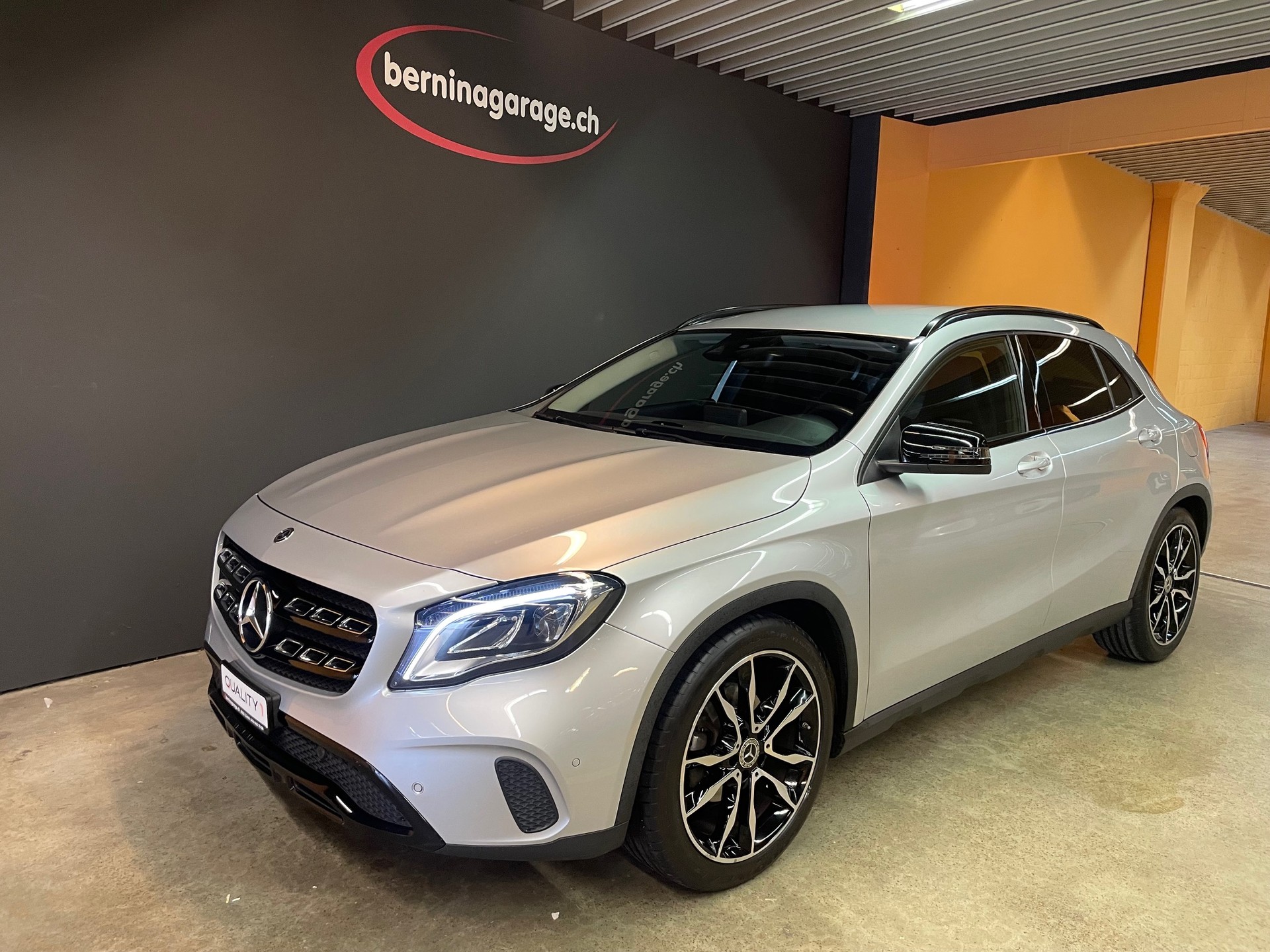 MERCEDES-BENZ GLA 200 Night Star 7G-DCT