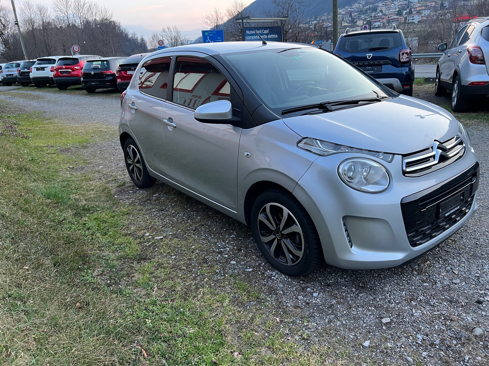 CITROEN C1 1.2 VTi Shine-image-1