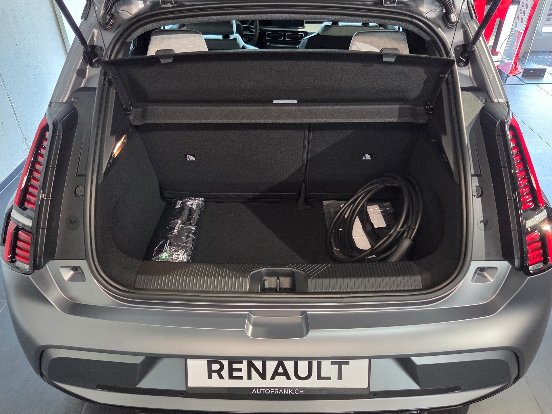 RENAULT R5 E-TECH ELECTRIC Roland Garros 150PS Comfort Range-image-24