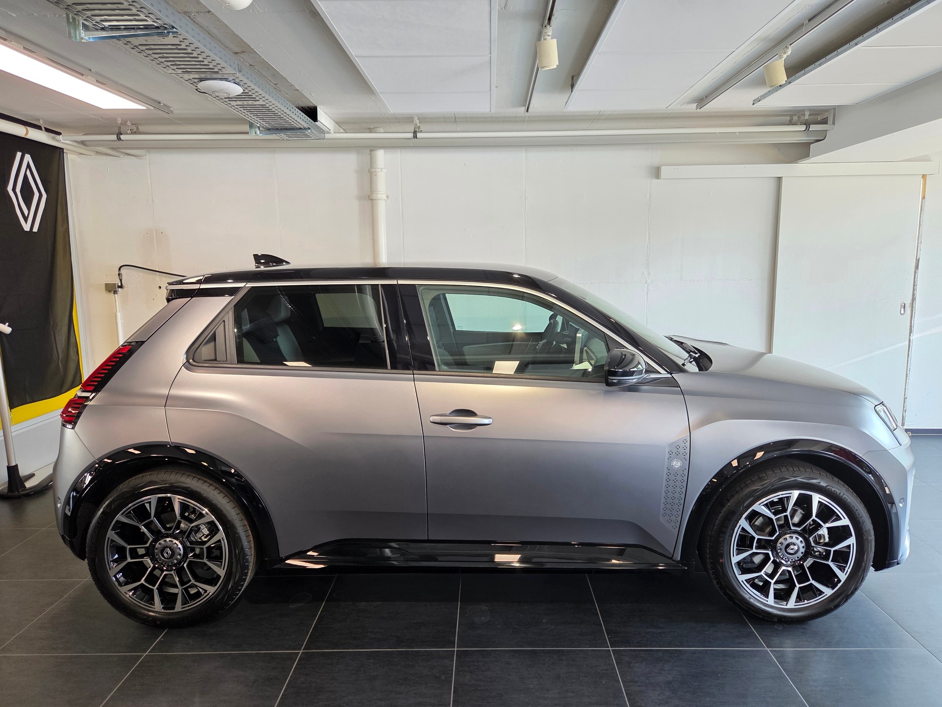 RENAULT R5 E-TECH ELECTRIC Roland Garros 150PS Comfort Range-image-13