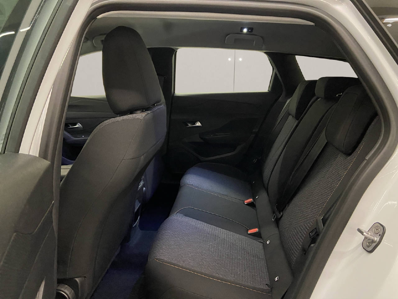 PEUGEOT 308 SW 1.2 Hybrid Style-image-10