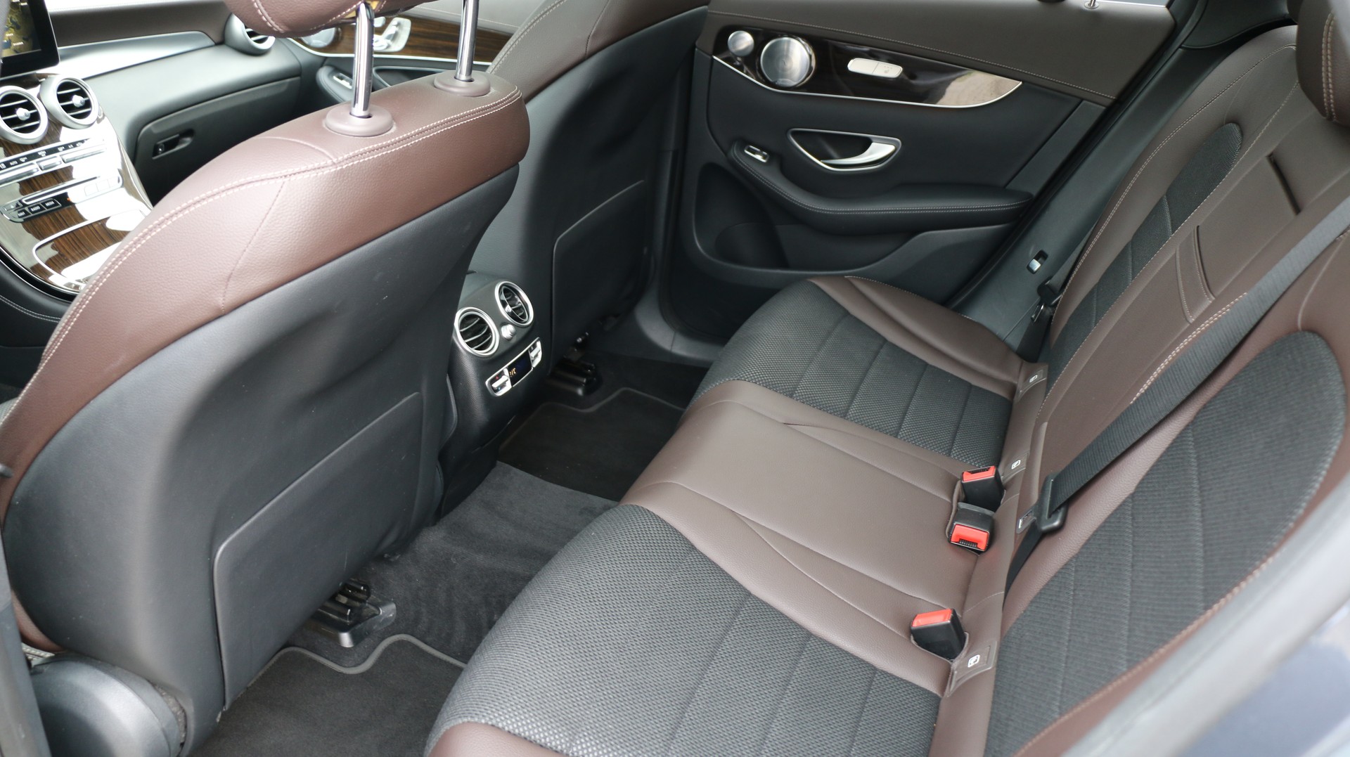 MERCEDES-BENZ GLC 250 d AMG Line 4Matic-image-18