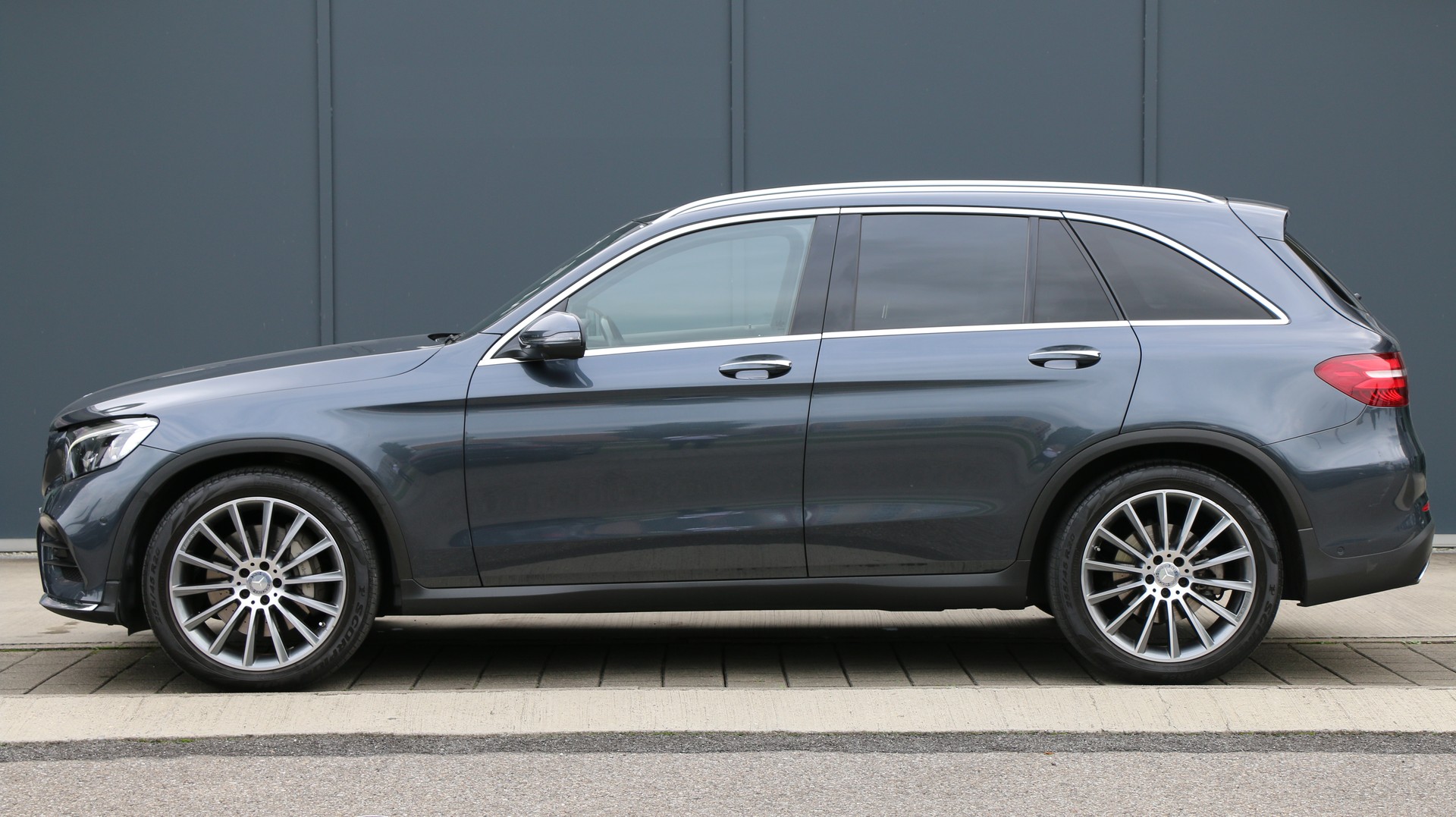 MERCEDES-BENZ GLC 250 d AMG Line 4Matic-image-3