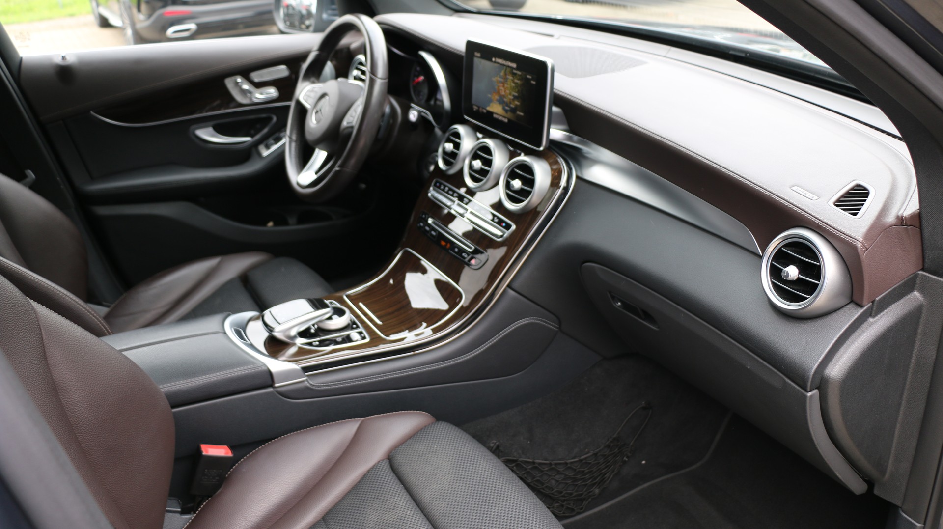 MERCEDES-BENZ GLC 250 d AMG Line 4Matic-image-26