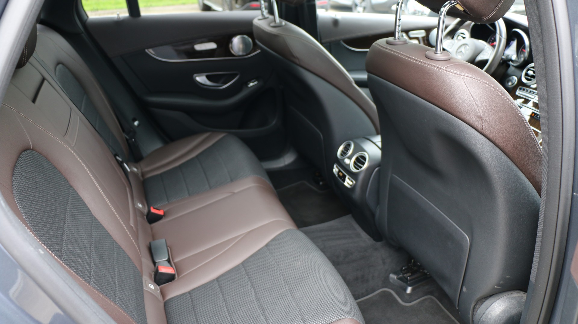 MERCEDES-BENZ GLC 250 d AMG Line 4Matic-image-22
