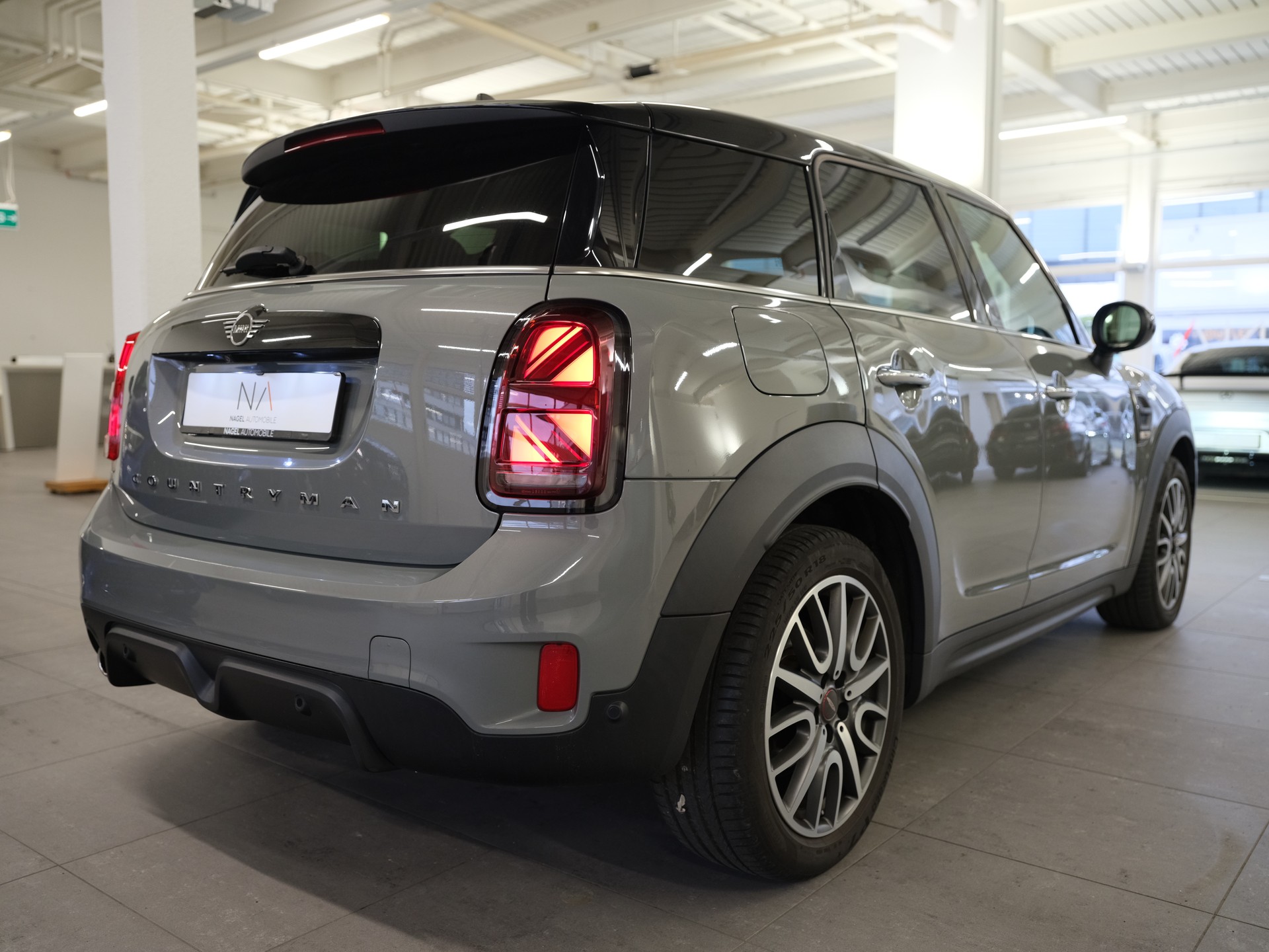 MINI Countryman Cooper FWD Steptronic DKG-image-9
