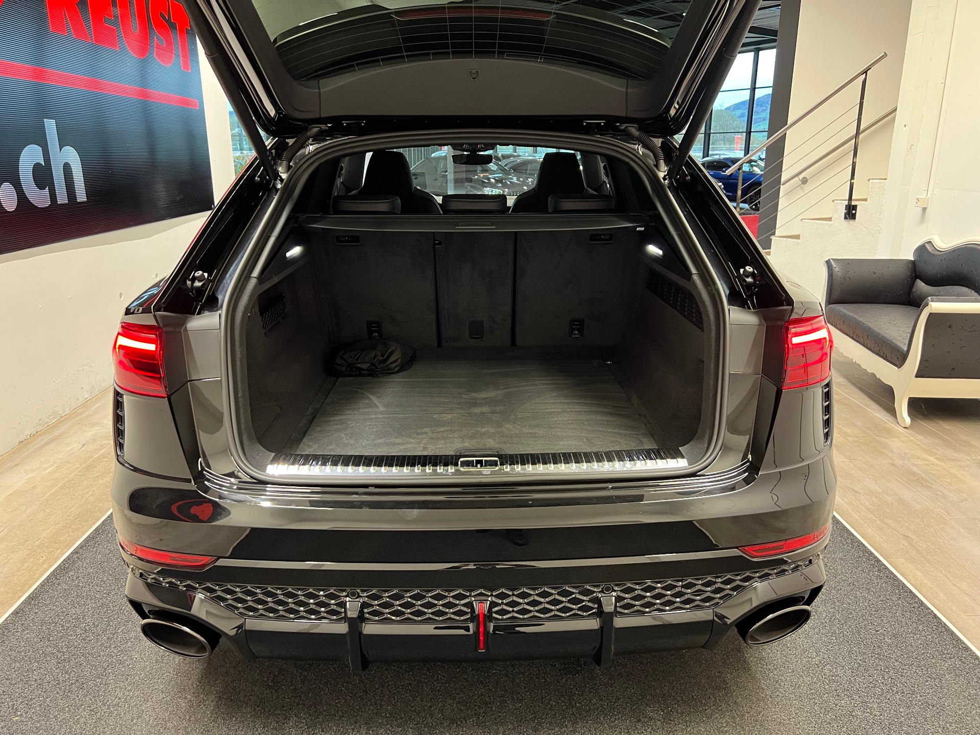 AUDI RSQ8 performance quattro-image-9
