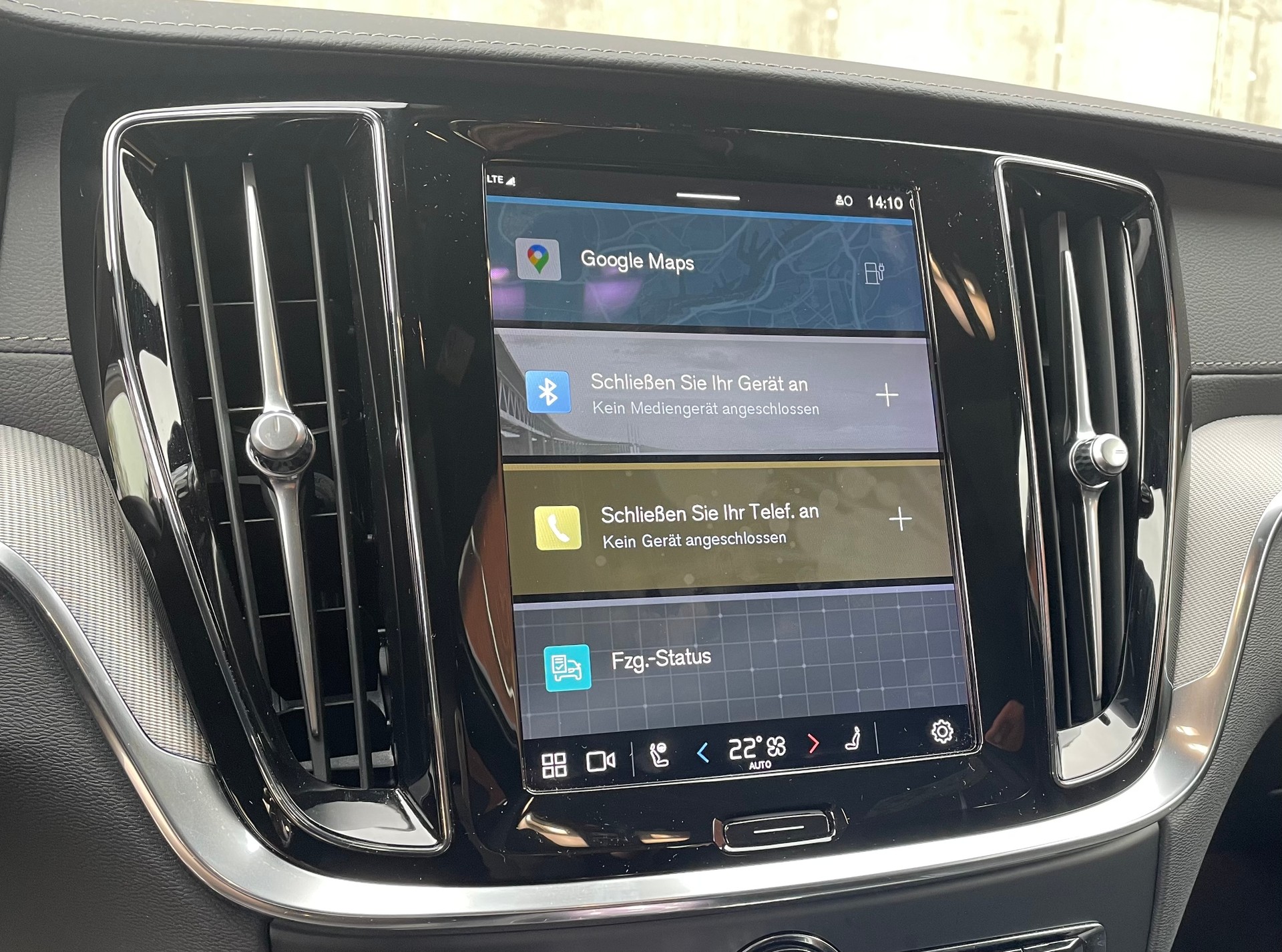 VOLVO V60 T6e AWD Ultim Dark-image-13