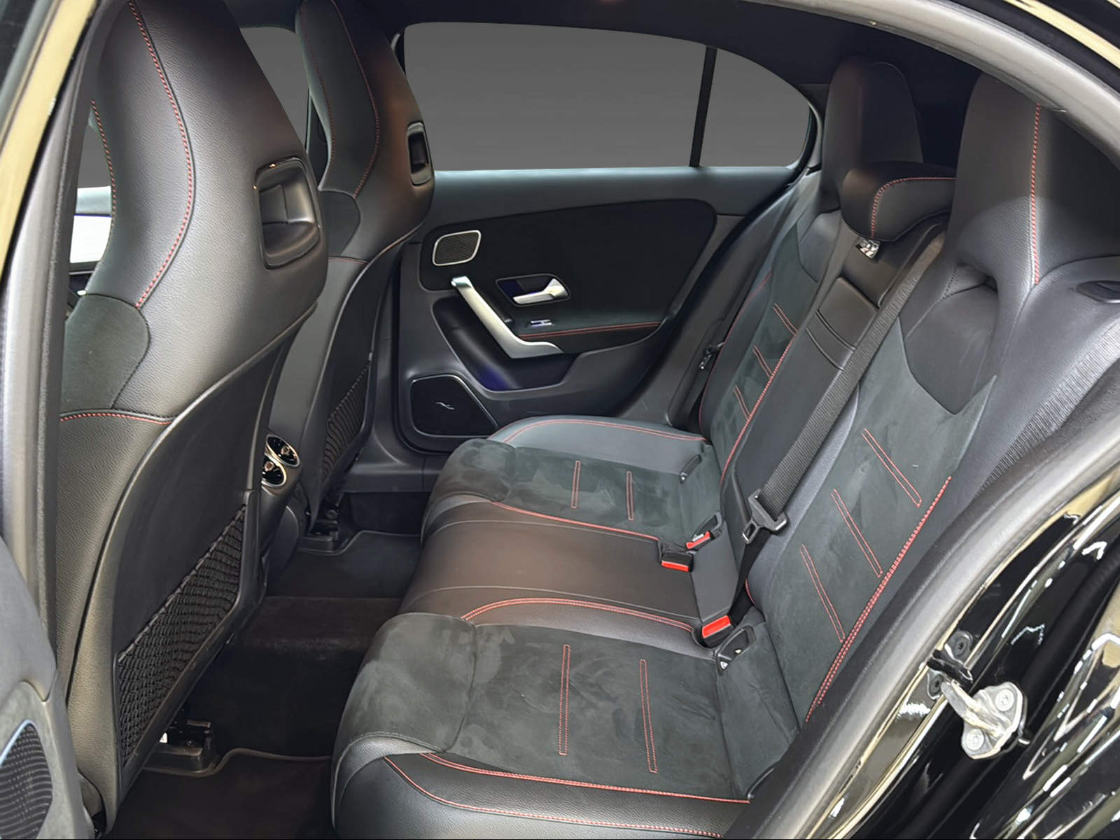 MERCEDES-BENZ A 250 4Matic-image-10