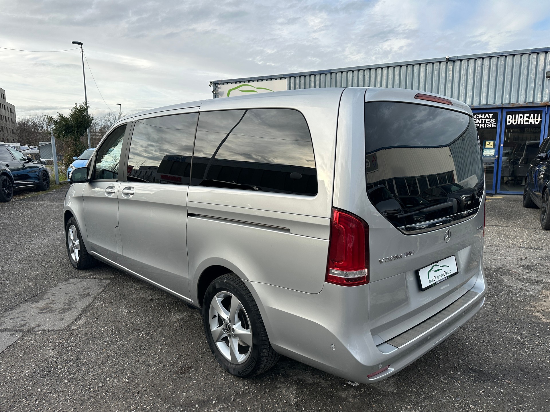MERCEDES-BENZ V 220 d Trend lang 4Matic 9G-Tronic-image-5