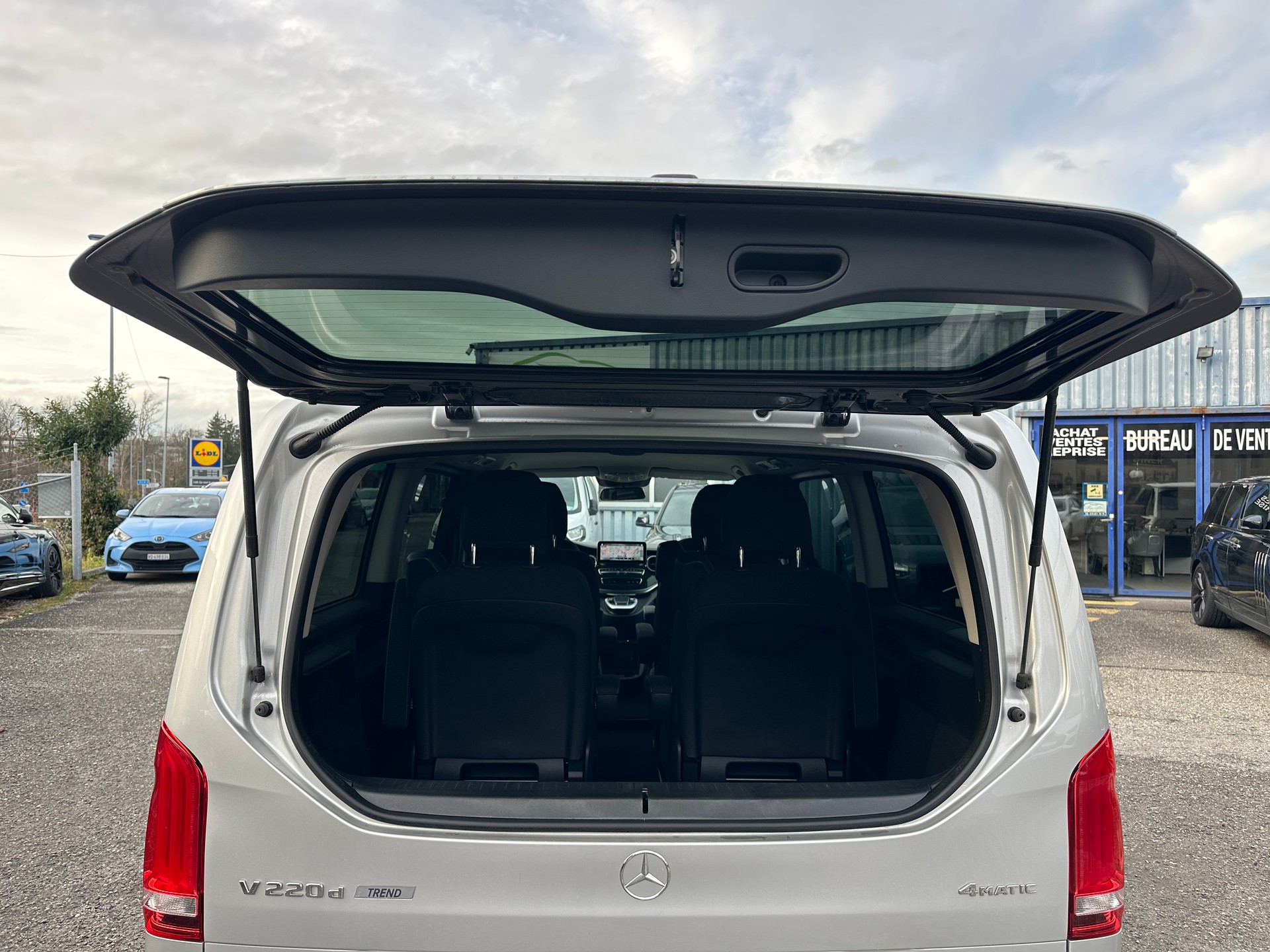 MERCEDES-BENZ V 220 d Trend lang 4Matic 9G-Tronic-image-8