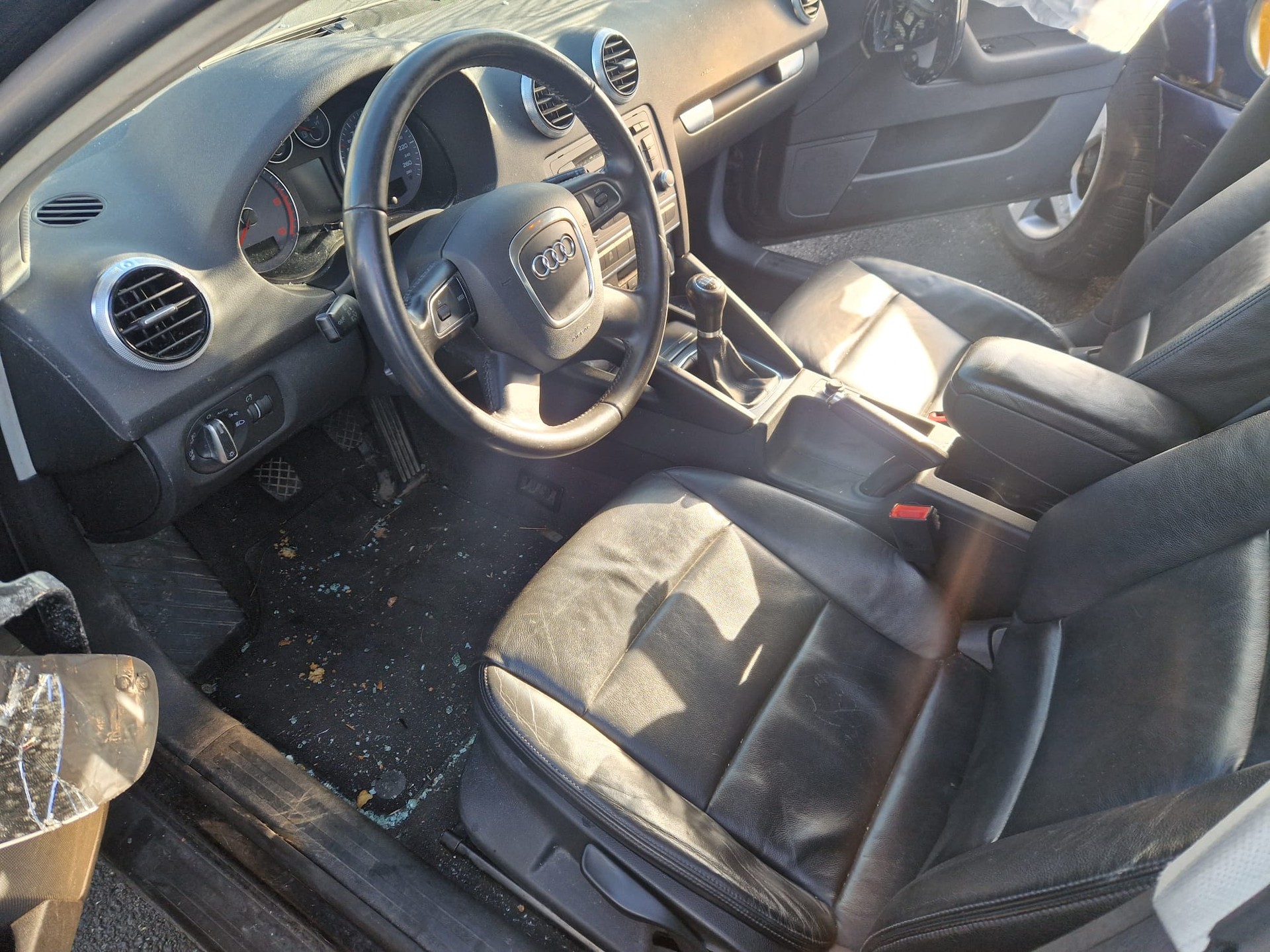 AUDI A3 Sportback 1.6 TDI Attraction-image-8