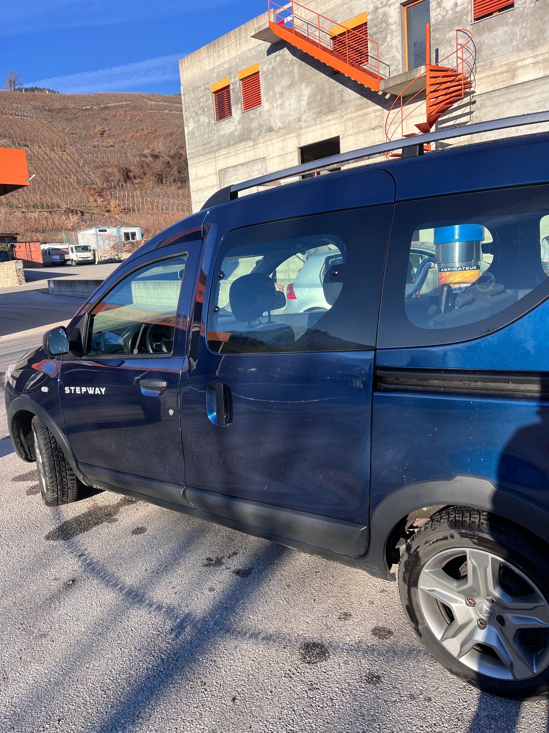 DACIA Dokker 1.6 16V Stepway-image-3