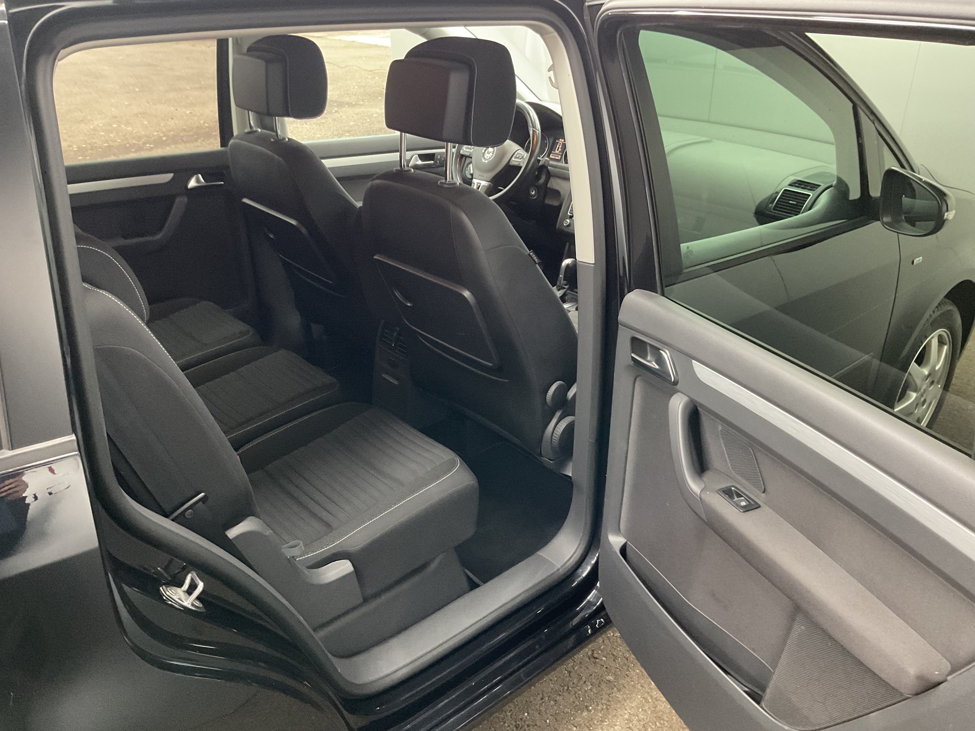 VW Touran 1.6 TDI BMT Comfortline DSG-image-9