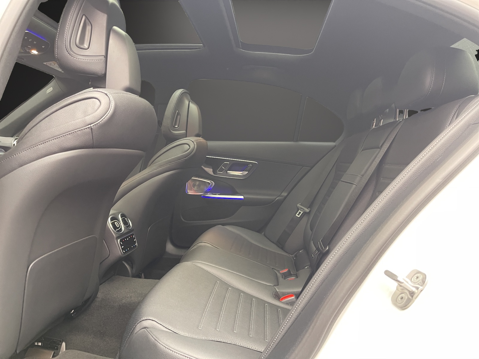 MERCEDES-BENZ C 300 4 Matic-image-8