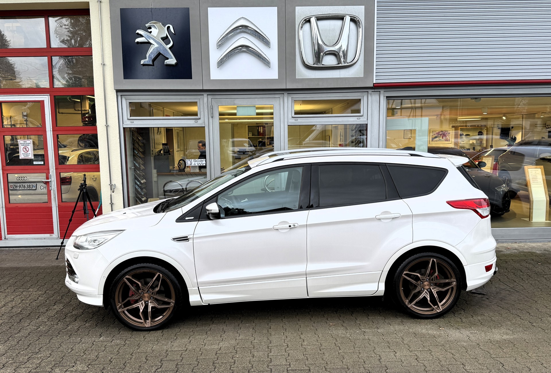 FORD Kuga 1.6 SCTi Titanium S 4WD Automatic-image-3