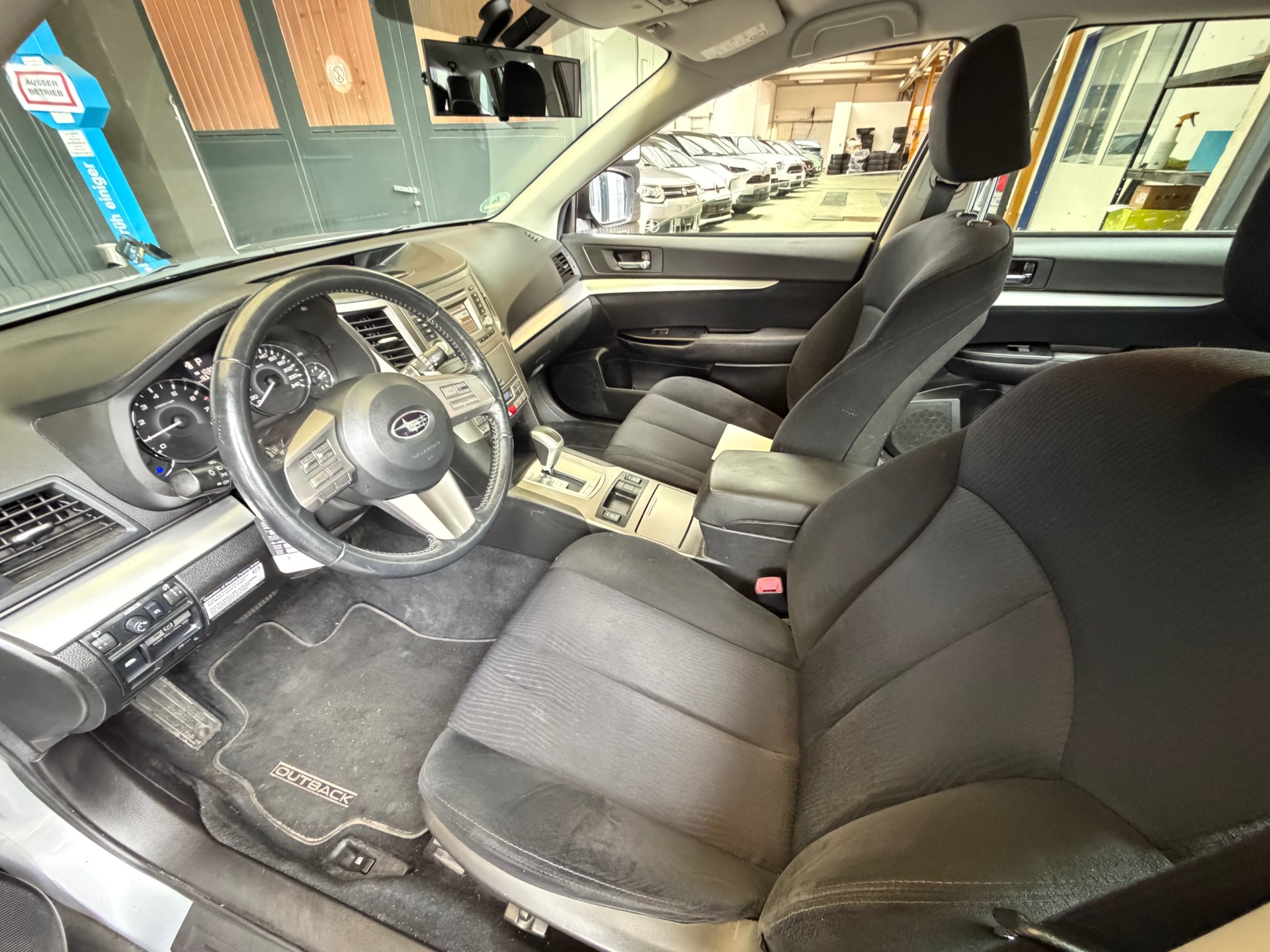 SUBARU Outback 2.5i Swiss Special AWD Lineartronic-image-7