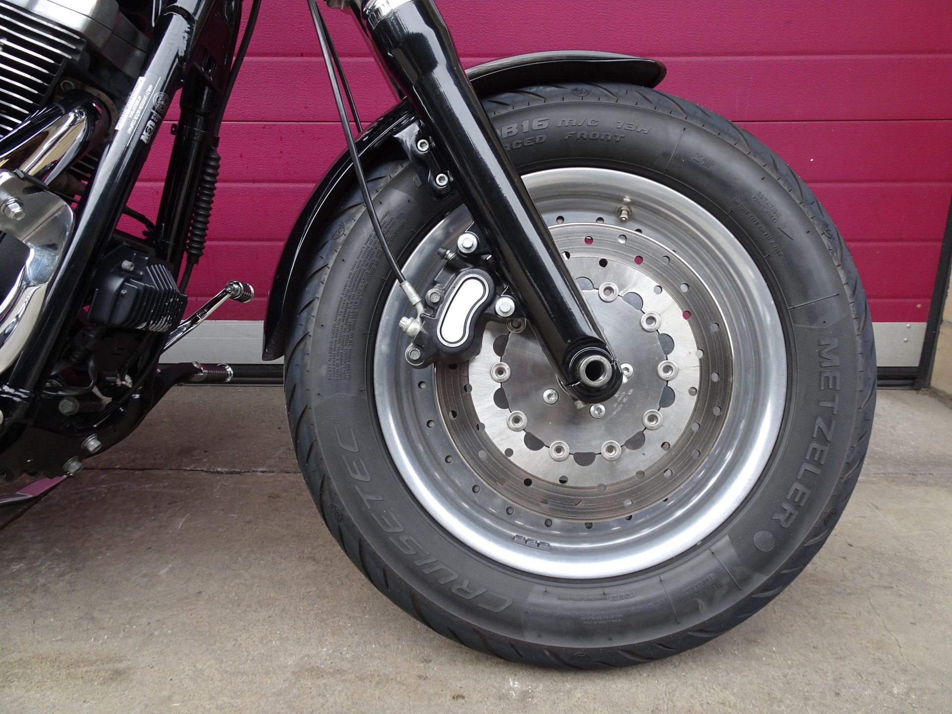 HARLEY-DAVIDSON FXDF Dyna Fat Bob-showroom-element-1