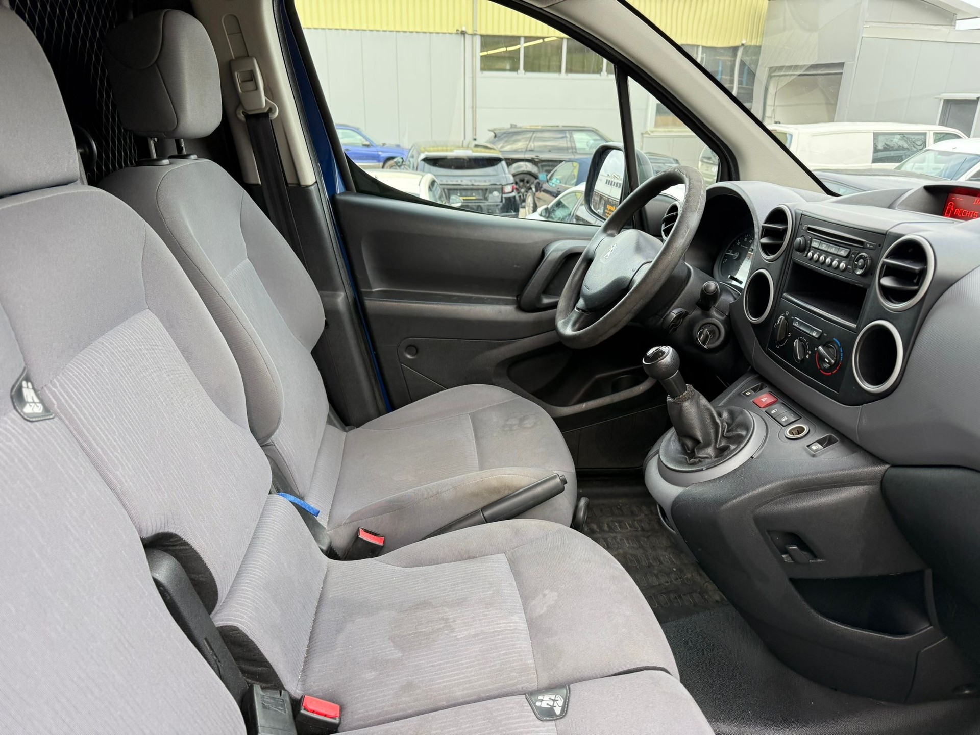 PEUGEOT Partner 1.6 VTi Urban-image-14