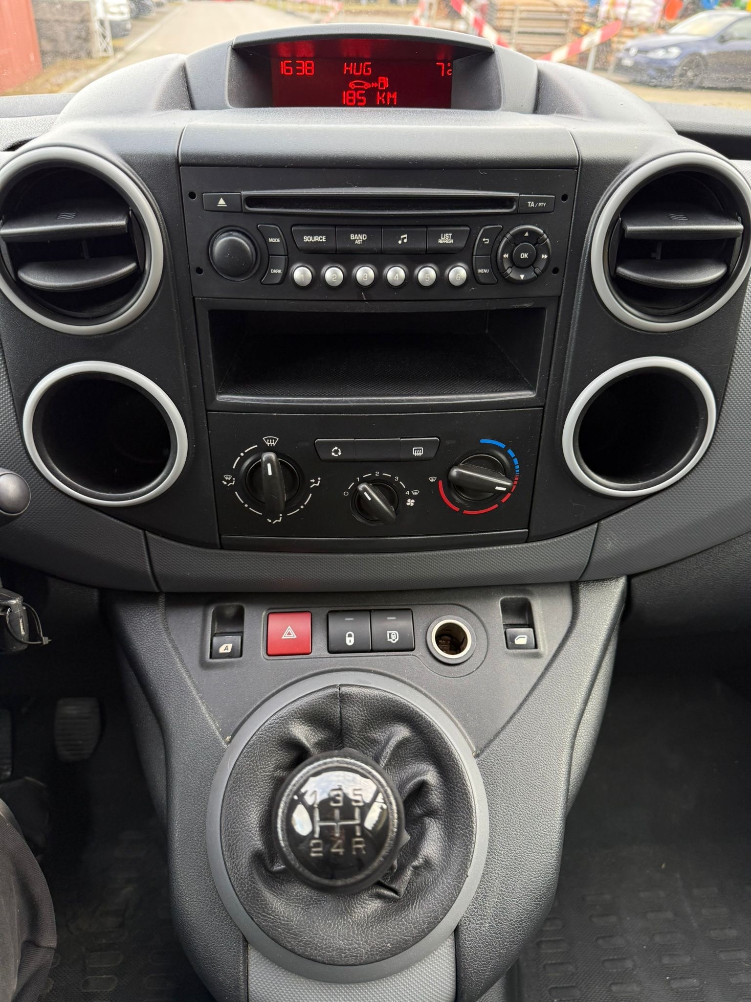PEUGEOT Partner 1.6 VTi Urban-image-11