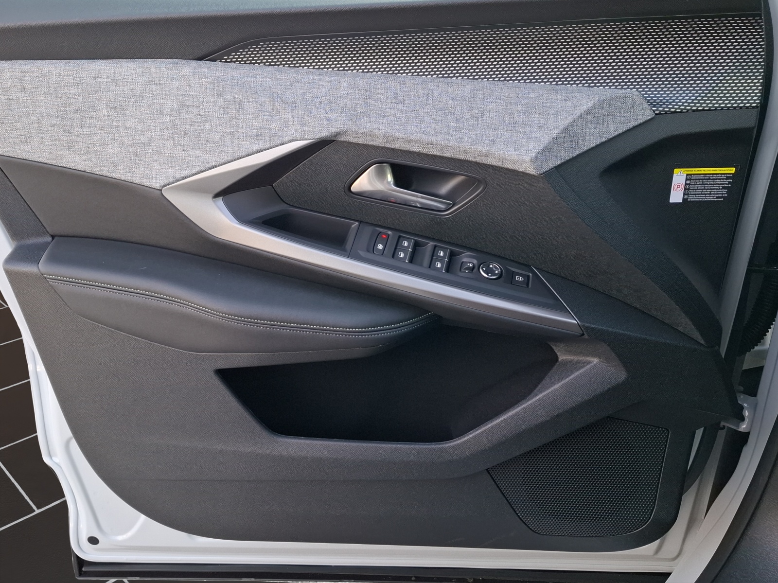 PEUGEOT 3008 NEW 145 e-DCS GT-image-14