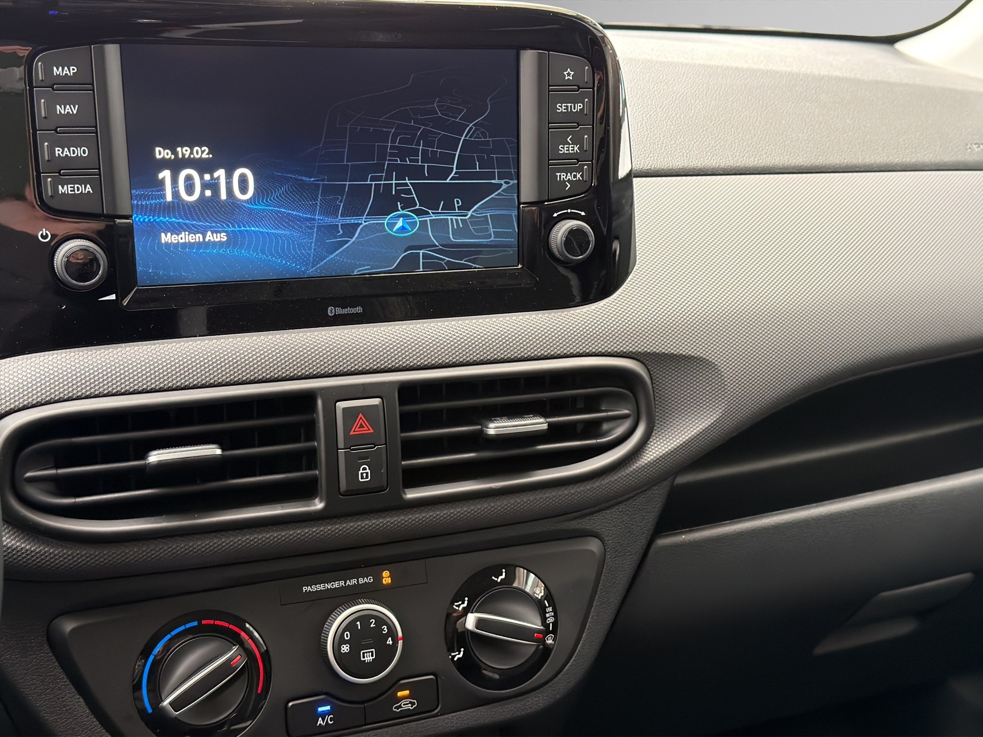 HYUNDAI i10 1.2 Amplia-image-9