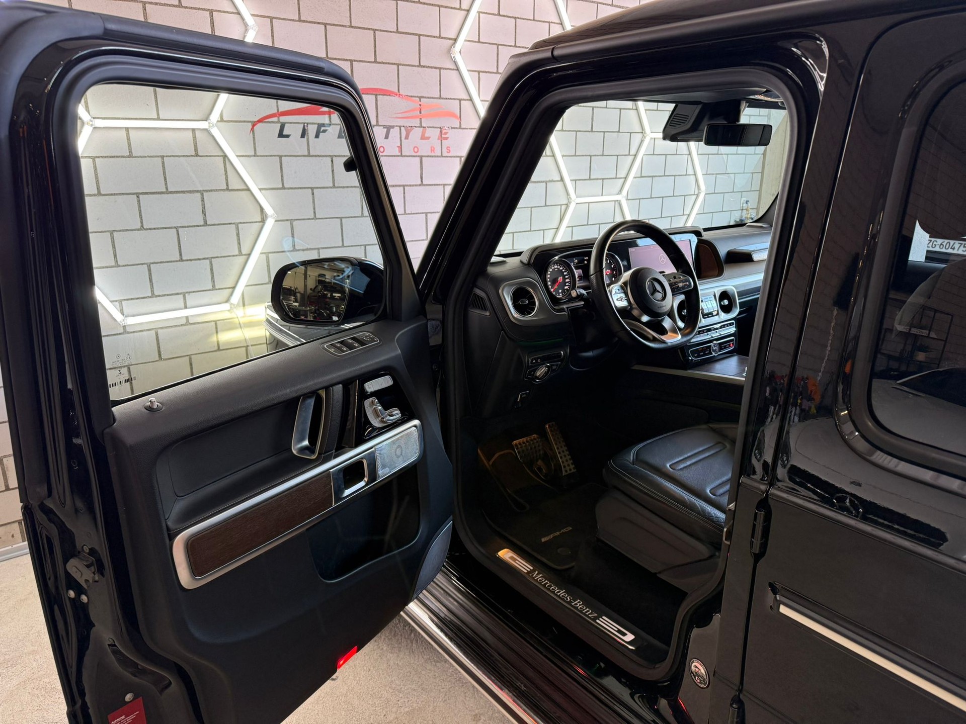MERCEDES-BENZ G 500 AMG Line 9G-Tronic-image-4
