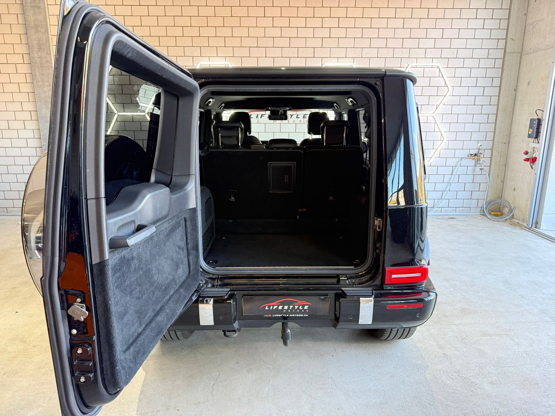 MERCEDES-BENZ G 500 AMG Line 9G-Tronic-image-12