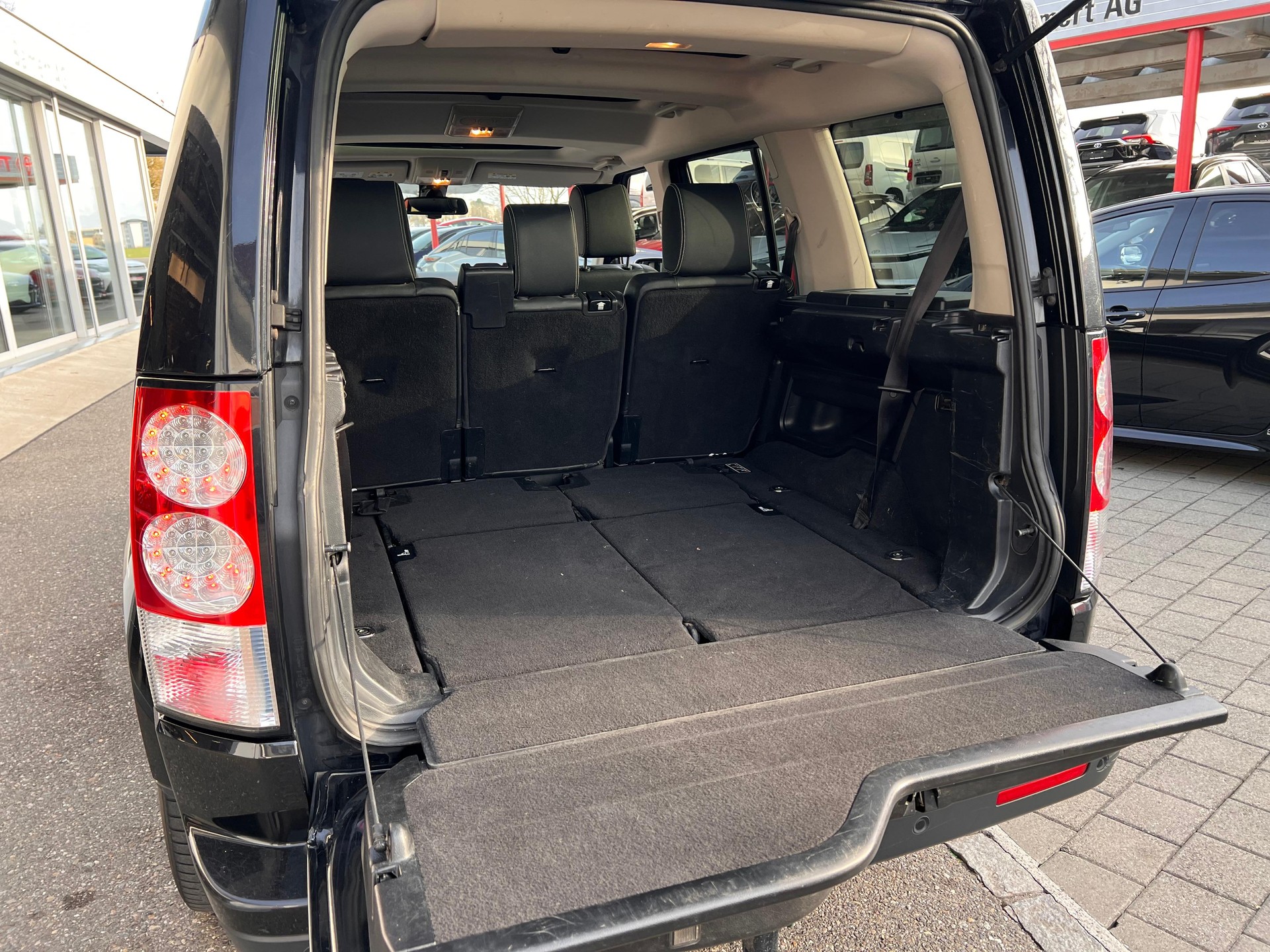 LAND ROVER Discovery 3.0 TDV6 245 SE-image-6