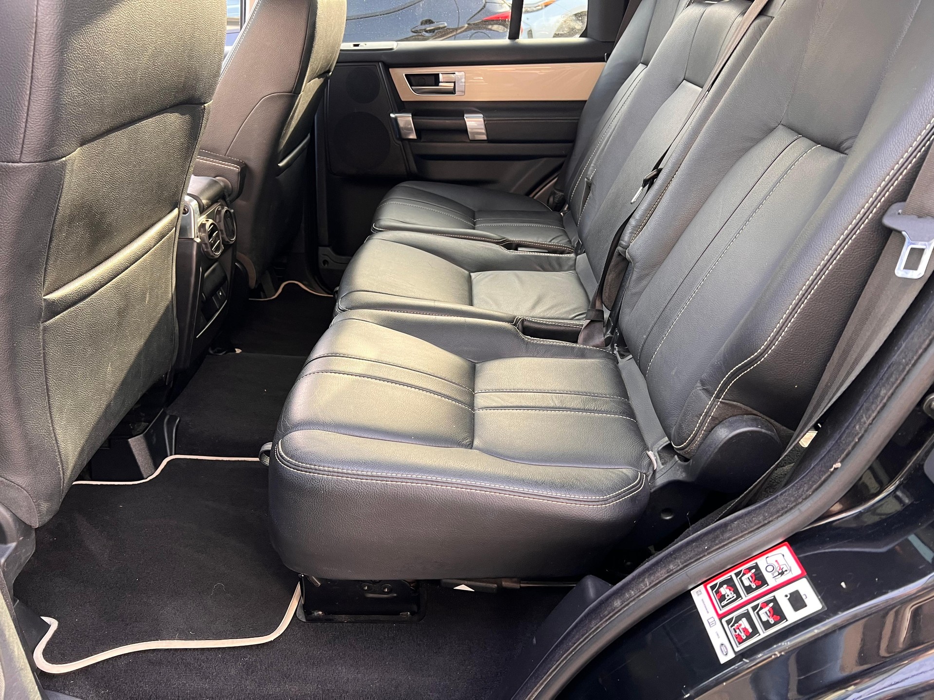 LAND ROVER Discovery 3.0 TDV6 245 SE-image-10
