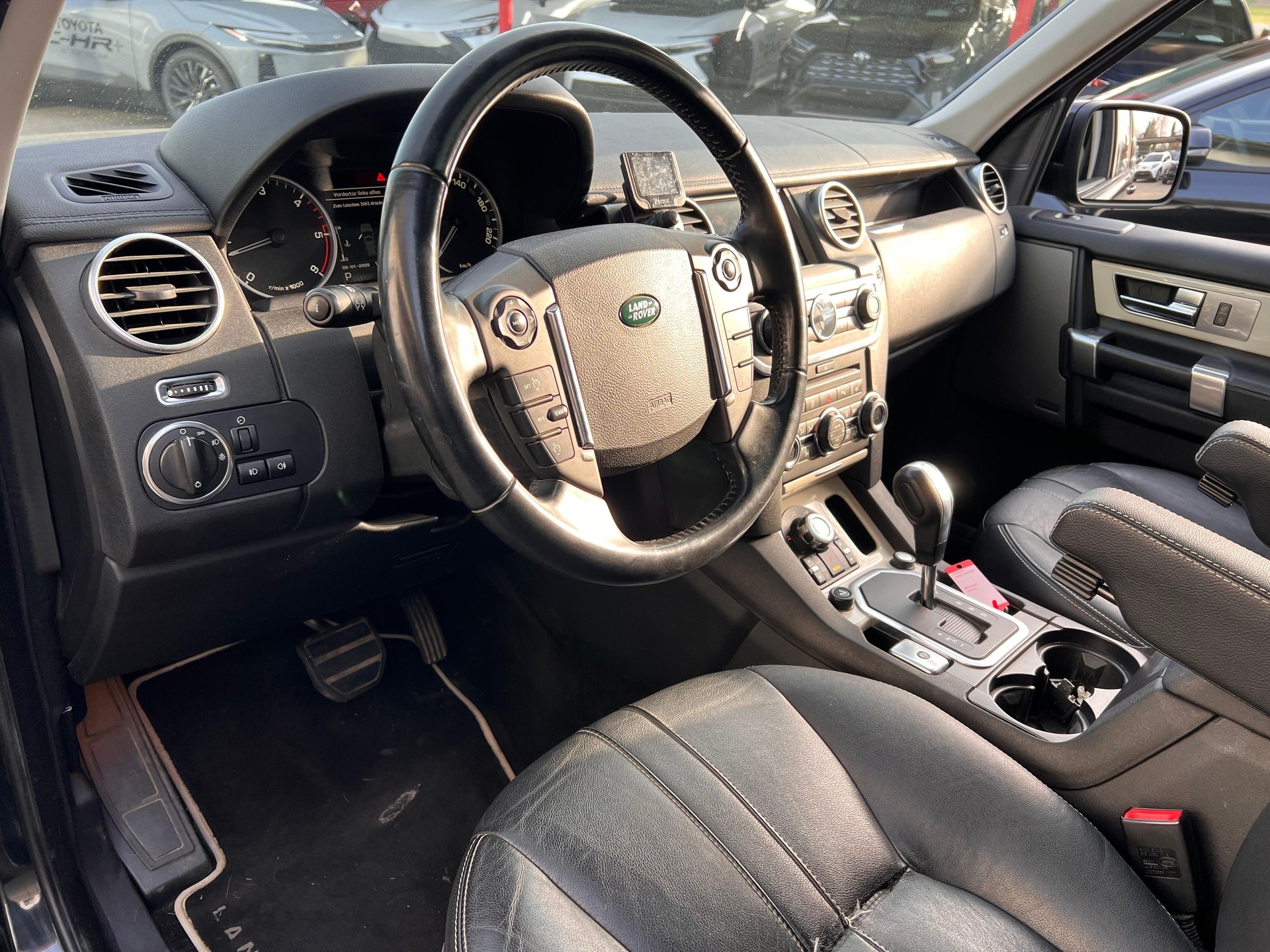 LAND ROVER Discovery 3.0 TDV6 245 SE-image-7