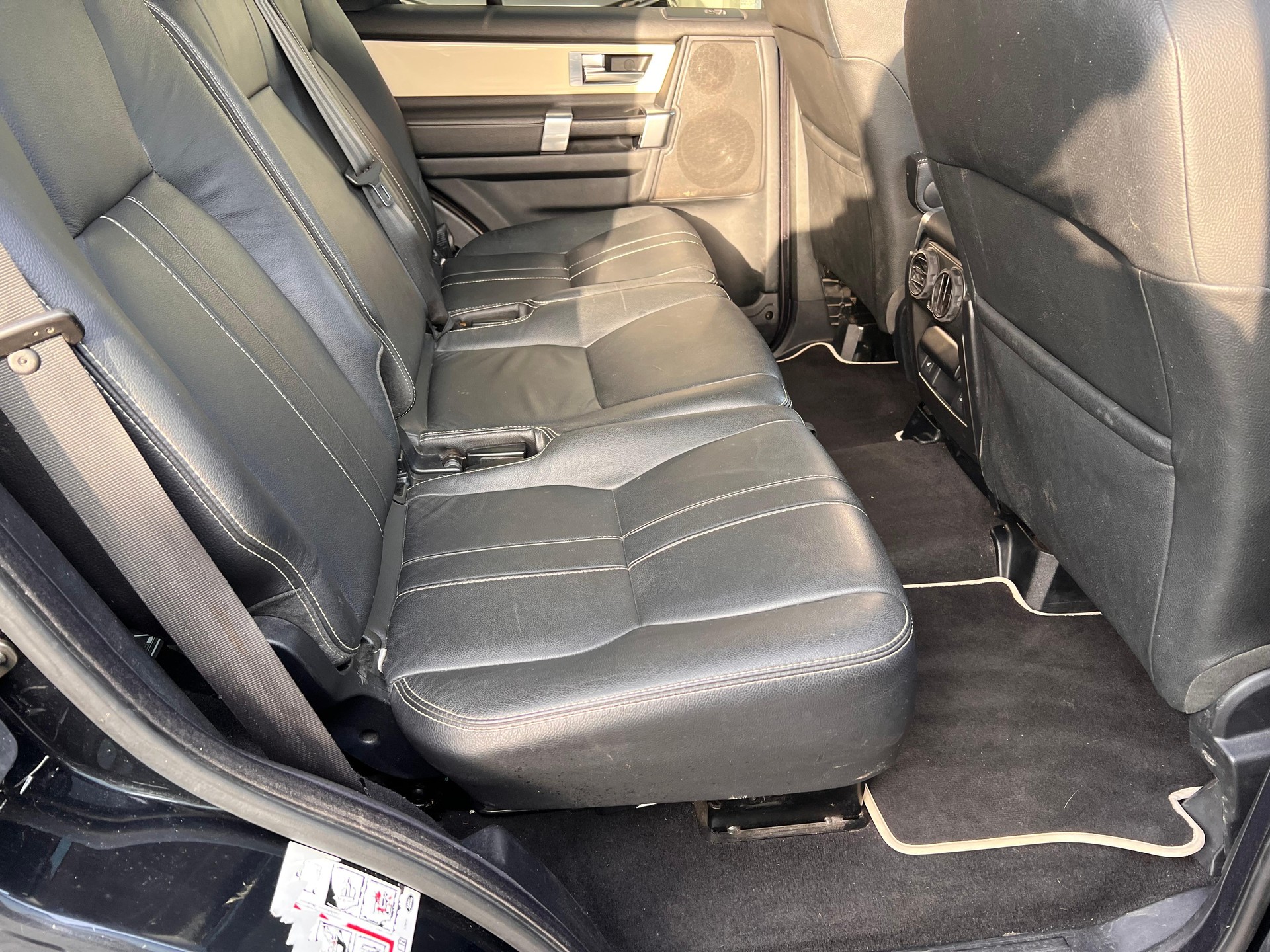 LAND ROVER Discovery 3.0 TDV6 245 SE-image-11